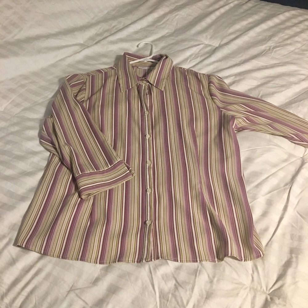 Button up Spring Top! - Picture 3 of 3